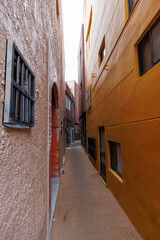 Obraz premium Pedestrian Alley Between Dense Residential Buildings in Busan