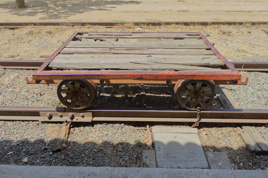 BASE RODANTE SOBRE VIAS DEL TREN 