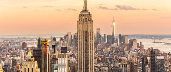 Fototapeta premium Panorama of New York city skyline at sunset