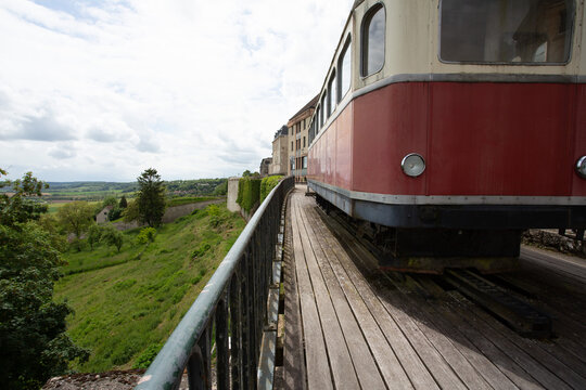 Chemin de fer &agrave; cr&eacute;maill&egrave;re de Langres