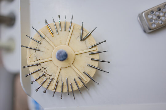 Dental Drill Bur Holder with Assorted Rotary Burs