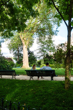 vues des jardins devant les Invalides &agrave; Paris en France