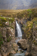 Obraz premium Cascade sauvage dans les Fairy Pools à Skye, Écosse