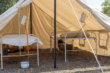 Obraz premium Second world war field hospital operating room tent on a historic reenactment