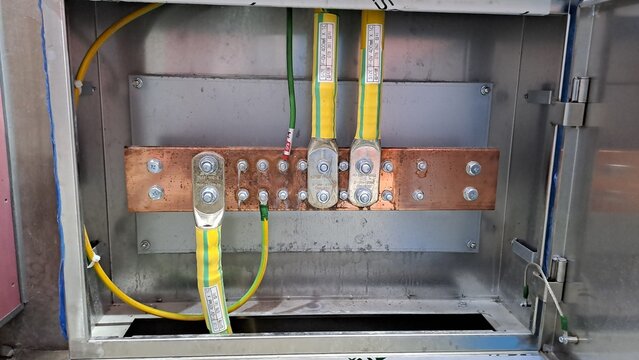 Electrical grounding test box with copper busbar and green yellow ground wires