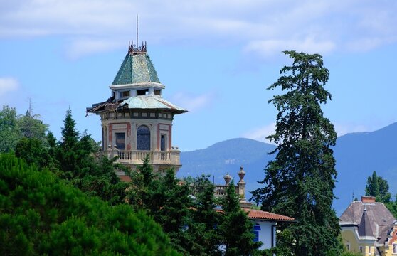 alte Villa in Icici