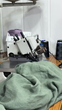 Sewing overlock threads on spools workflow
