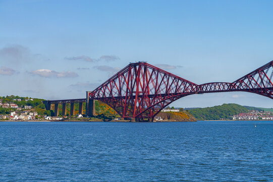 Forth Bridge pont ferroviaire rouge sur le Firth of Forth &Eacute;cosse