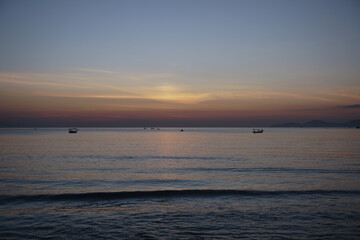 Obraz premium Fishing boats at sea with sunrise in the background. Dawning sky before sunrise