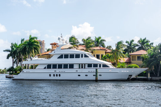 Luxury Waterfront Mansion in Fort Lauderdale
