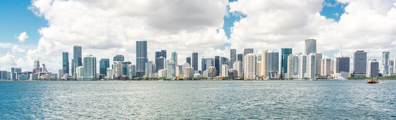 Fototapeta premium Miami Downtown skyline in daytime with Biscayne Bay