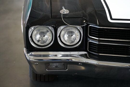 Chevrolet Chevelle SS Coup&eacute; und Achtzylinder Muscle Car der Sechziger Jahre und Siebziger Jahre mit Hoodpin am 11.06.2026 in der Klassikstadt in Frankfurt am Main Fechenheim in Hessen