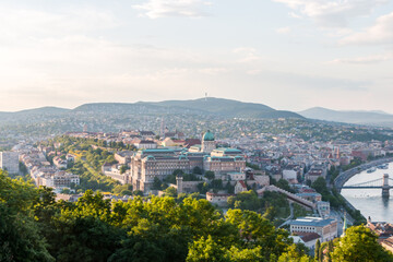 Fototapeta premium A panorama of Budapest with views of historical landmarks such as Buda Castle and the Széchenyi Chain Bridge over the Danube River.
