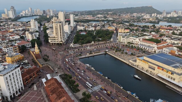 Atardecer en Centro Hist&oacute;rico de Cartagena, Videos D-Log M y Fotos | Sunset over Historic Walled City, Aerial Architecture Architecture, 4K Flat Profile, Colombia.