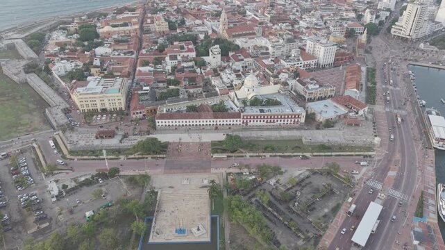 Atardecer en Centro Hist&oacute;rico de Cartagena, Videos D-Log M y Fotos | Sunset over Historic Walled City, Aerial Architecture Architecture, 4K Flat Profile, Colombia.