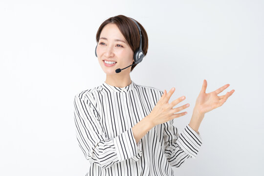 女性　ビジネス　セミナー　ヘッドセット