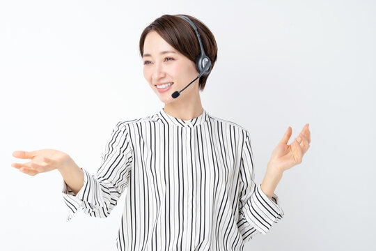 女性　ビジネス　セミナー　ヘッドセット