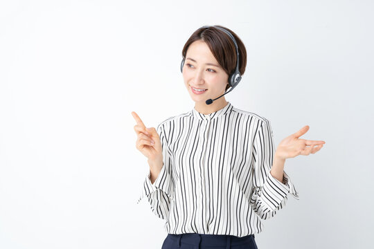 女性　ビジネス　セミナー　ヘッドセット
