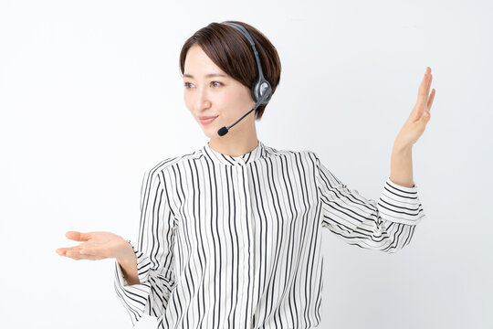 女性　ビジネス　セミナー　ヘッドセット
