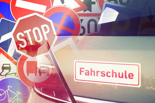 Ein Auto von der Fahrschule in Deutschland und Verkehrsschilder als Symbol f&uuml;r F&uuml;hrerscheinausbildung
