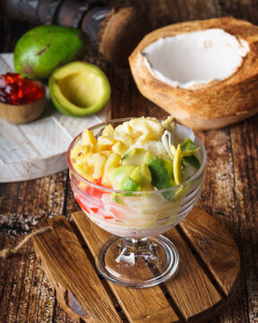 Indonesian dessert known as Es Oyen