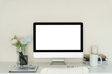Fototapeta premium Minimal home office desk with blank computer screen in a bright workspace, for mockup, website display, app design, or online business concept.