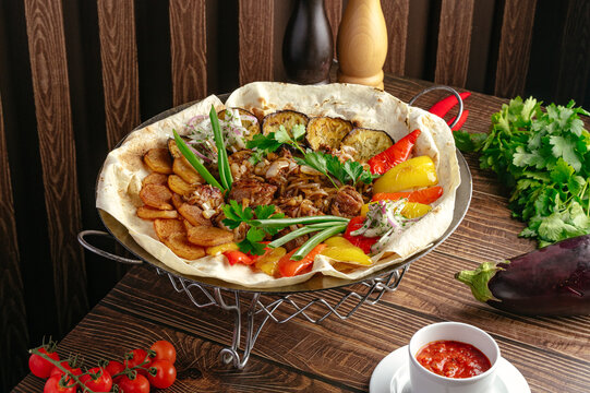 Sadj grill platter with meat and vegetables