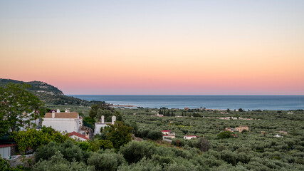 Fototapeta premium Paysage de la côte adriatique de la région des Pouilles autour de Mattinata dans le Parc National de Gargano au coucher du soleil