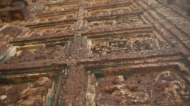The Jor Mandir is one of the prominent laterite temples of Bishnupur. Stories from the Puranas can be seen depicted in the terracotta ornamentation on the front of the temple.