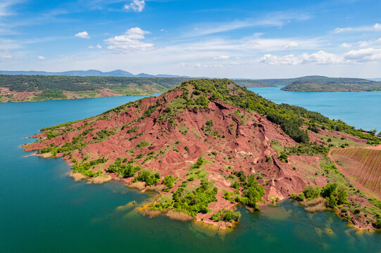 Vue a&eacute;rienne du lac du Salagou