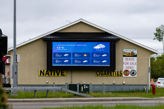 Gaspesie, Quebec, 06 June 2026 : Digital weather forecast display shows conditions for Listuguj Mi'gmaq Territory on a commercial building.