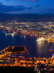 Obraz premium 函館山から望む函館の夜景 日本三大夜景に数えられる絶景都市景観