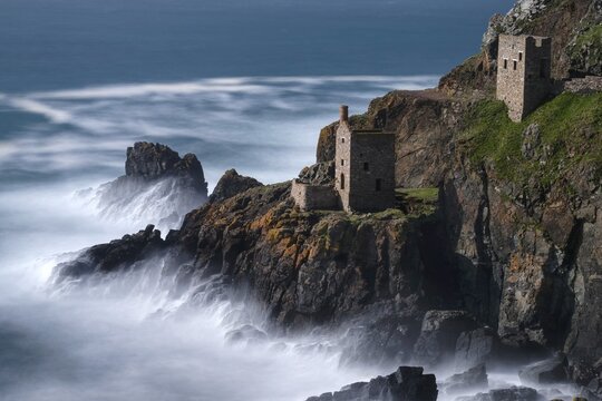 Rocky coast with ruins, former mine, old tin mine, Botallack Mine, Trewellard, Cornwall, England, Great Britain