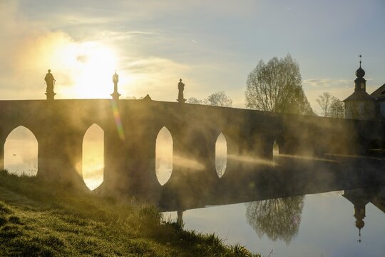 Morning atmosphere, fog at Fischhof, with historic Fischhof bridge, Tirschenreuth, Upper Palatinate, Bavaria, Germany