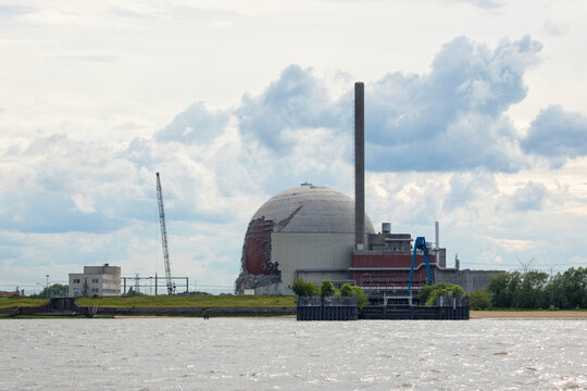 Demolition of the concrete reactor containment of nuclear power plant retired in 2003 at Stade, Germany