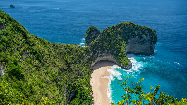 Kelingking Beach in Nusa Penida Island, Bali, Indonesia