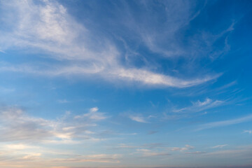 Naklejka premium Sunset sky with beautiful clouds. Nature sky background.