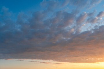 Obraz premium Sunset sky with beautiful clouds. Nature sky background.