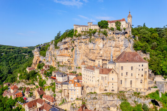 Cit&eacute; m&eacute;di&eacute;vale de Rocamadour perch&eacute;e sur sa falaise