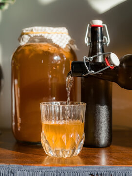 Homebrew kombucha pouring in glass 