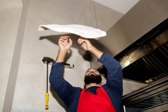 Pizzaiolo at work