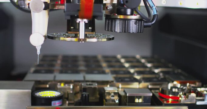 Industrial automation in microelectronics production