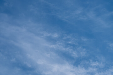 Obraz premium Clear sky with clouds. Beautiful expansive sky adorned with large billowing cloud formations. Vast blue expanse features brilliant sky and towering cloud structures