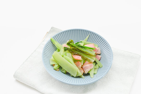 茎レタス（山クラゲ）とベーコンのヘルシーソテー