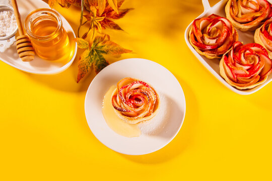 Rose-shaped apple dessert with honey and leaves