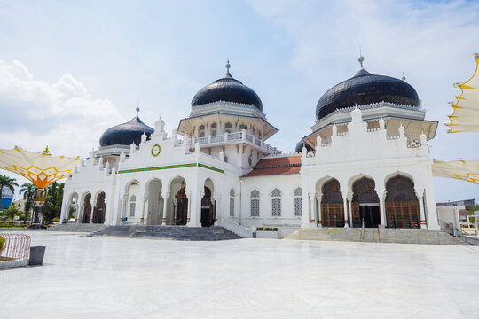 Masjid Raya Baiturrahman grandeur in Banda Aceh