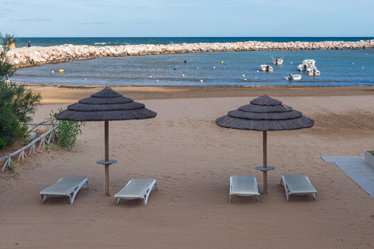 Ombrelloni sulla spiaggia