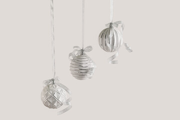 Fototapeta premium Christmas balls hanging on white background
