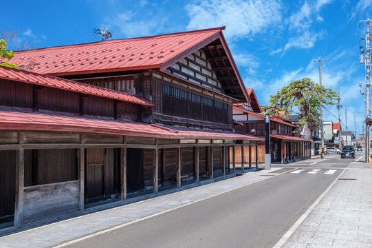 【黒石市中町こみせ通り】こみせ通りには江戸時代の商家が保存され、風情を感じさせる通り