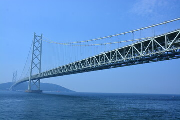 Fototapeta premium 兵庫県 明石市の明石海峡大橋